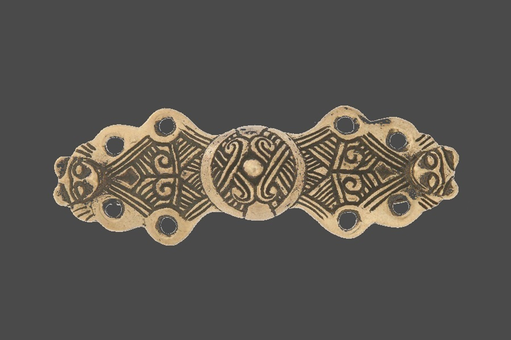 Фибула. Бирка 9-10 в. (равноплечная)
