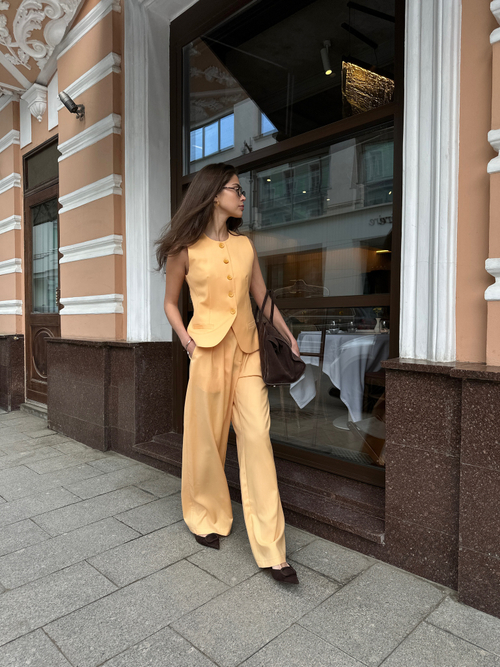 Брюки из тонкой шерсти на заниж. талии со складками канарейка