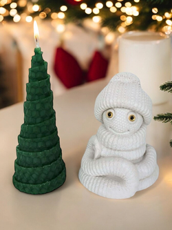 Змейка в шапке и свеча ёлочка
