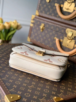 Louis Vuitton Pochette Metis
