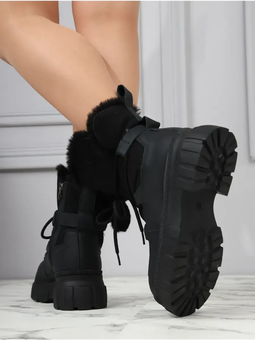 Зимние ботинки на высокой платформе