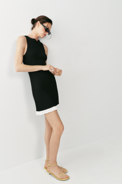 ZARA КОРОТКОЕ ТРИКОТАЖНОЕ ПЛАТЬЕ В РУБЧИК, ЧЕРНЫЙ