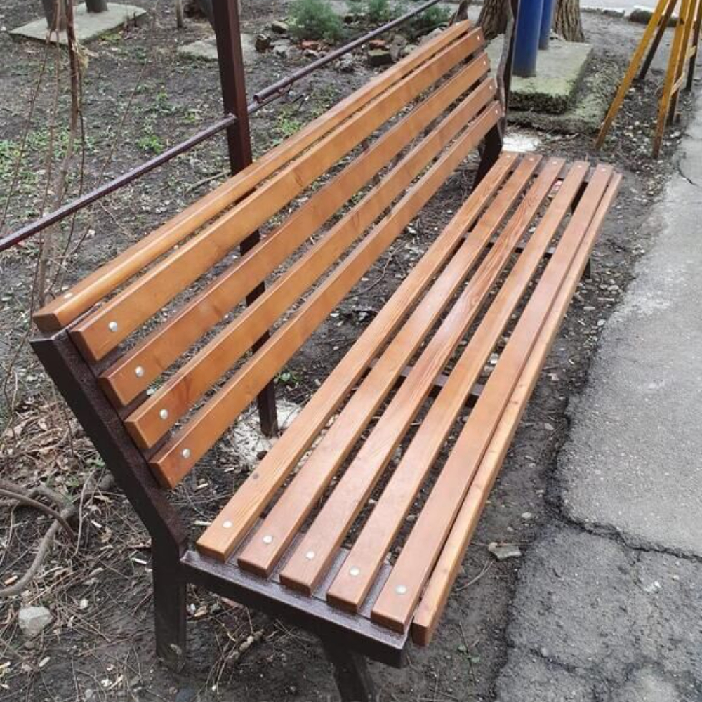 Скамейка уличная парковая на металлокаркасе (200х50х60 см) со спинкой