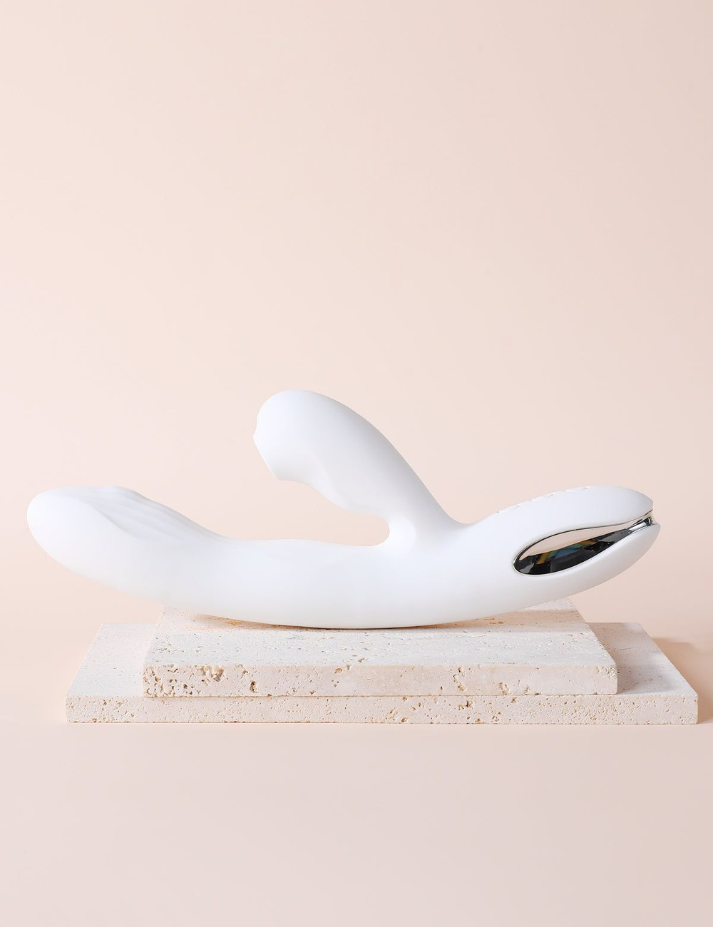 Белый вибратор-кролик Eria с вакуумной стимуляцией, функцией tapping и нагревом - 21,5 см. (Цвет: белый)