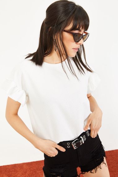 Qadın üçün qolu fırfırlı ağ köynək  10051015