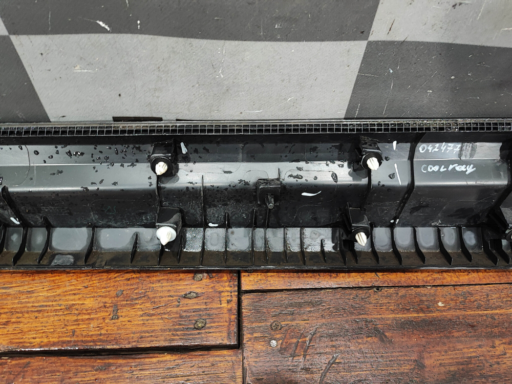 накладка двери передней правой Geely Coolray 19-нв Б/У Оригинал 5075035800