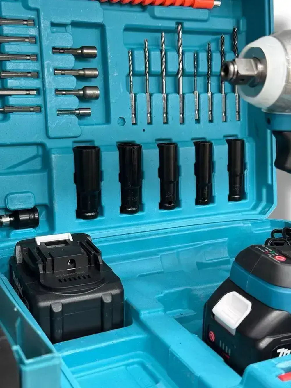 Ударный гайковерт Makita , 2 АКБ + кейс