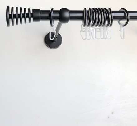 Карниз кованый рифленый для штор Конус скан d20 однорядный, цвет черный матовый