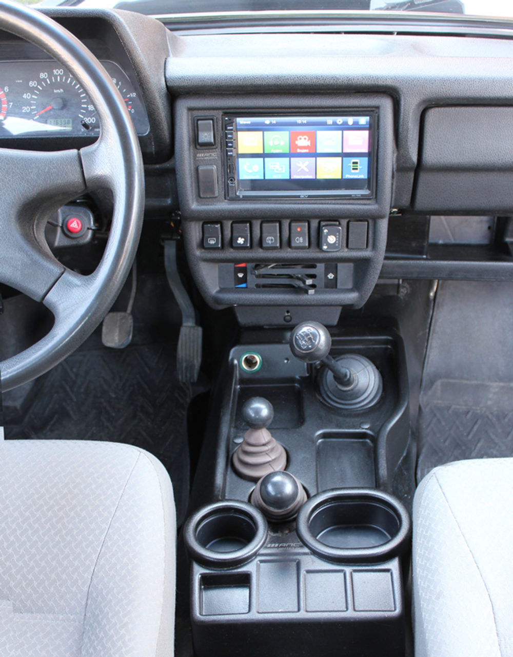 Консоль панели приборов под магнитолу 2DIN для автомобиля LADA 4x4 до 15-06-2019 г.в.