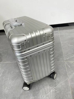 Дорожный чемодан Rimowa