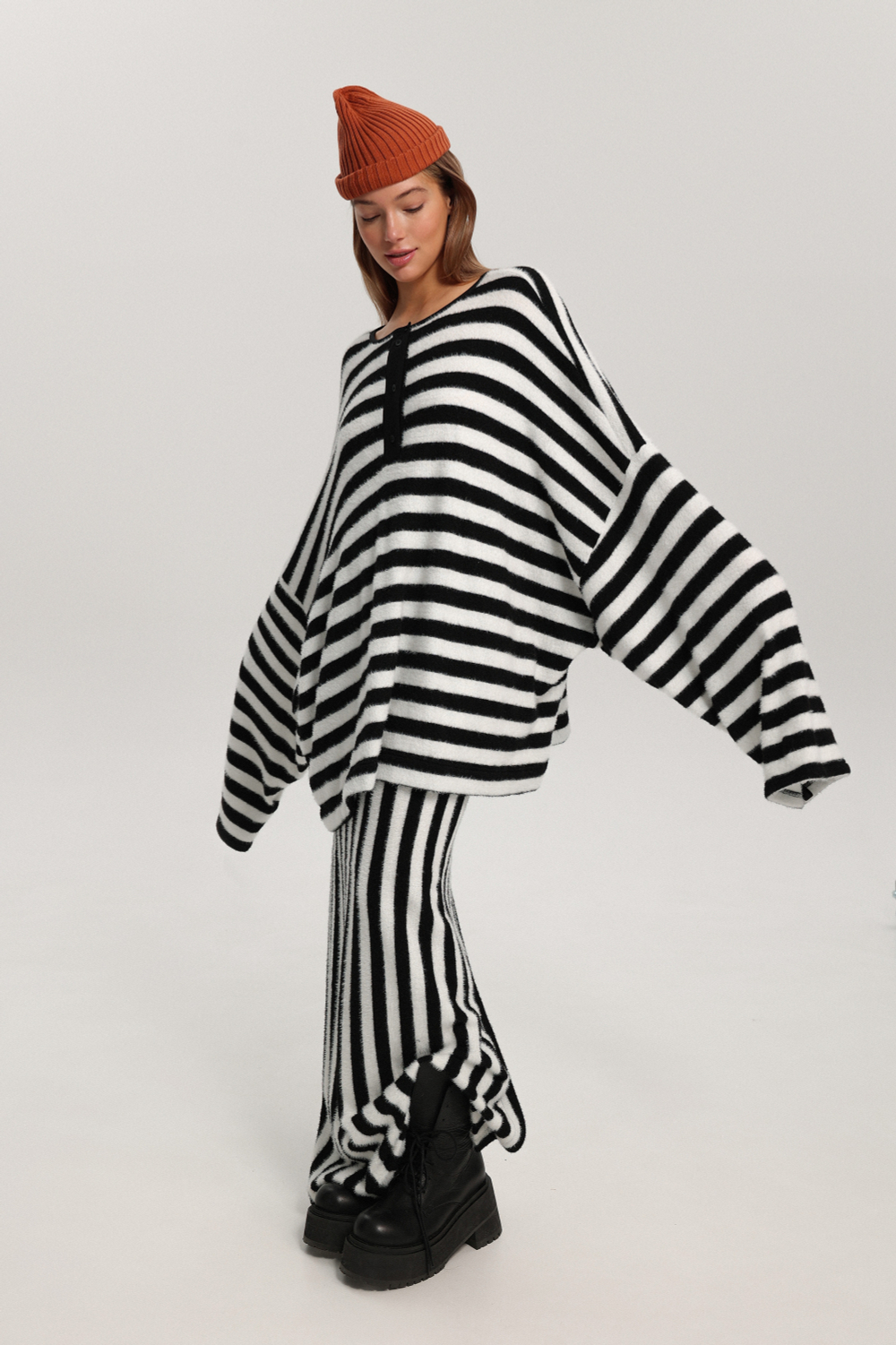 Свитшот в полоску