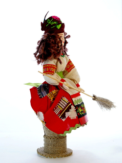 Кукла коллекционная молодая Баба Яга на ступе с помелом.