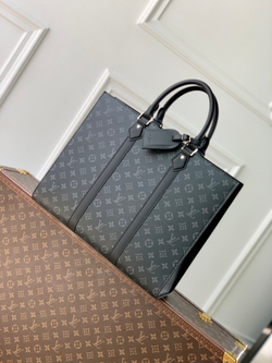 Louis Vuitton Sac Plat 24H