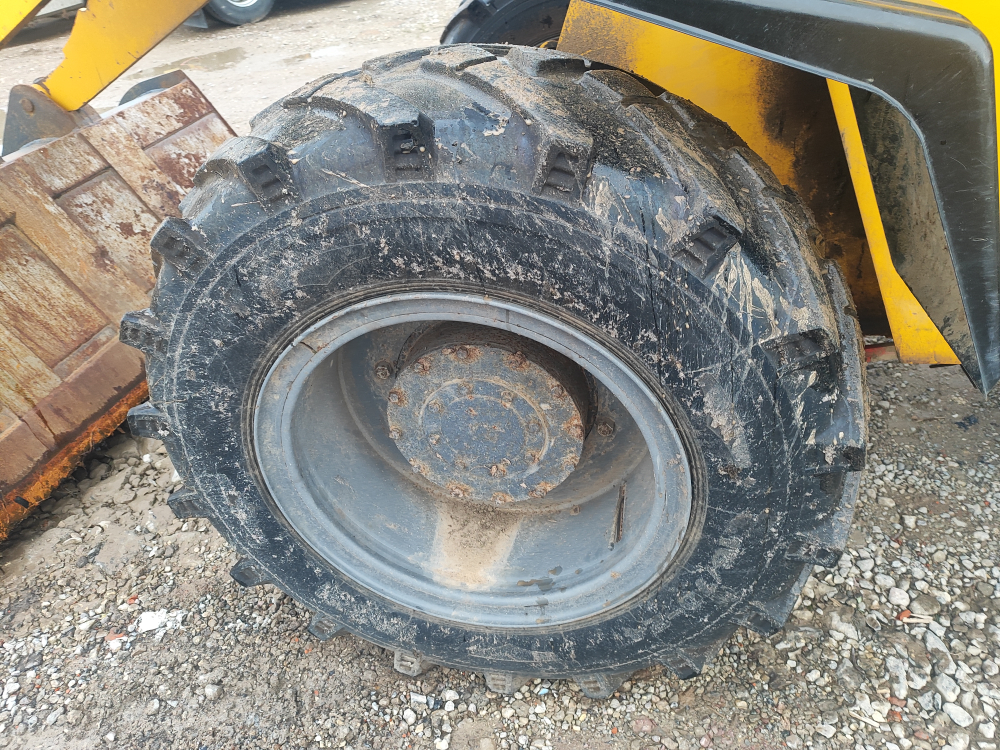 Bull SL300 Фронтальный погрузчик SL300 (Дизельный, 3,3 л, 95 л.с., АТ)