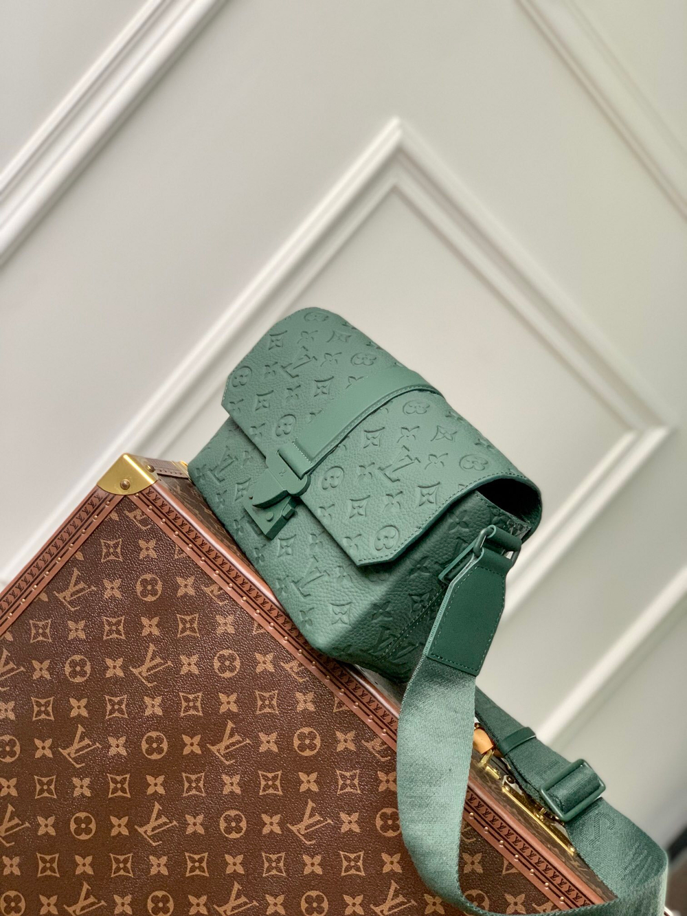 Louis Vuitton S-Cape Messenger Bag