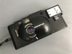 Olympus XA + вспышка A11