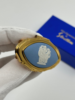 Футляр для помады голубой Wedgwood by Stratton