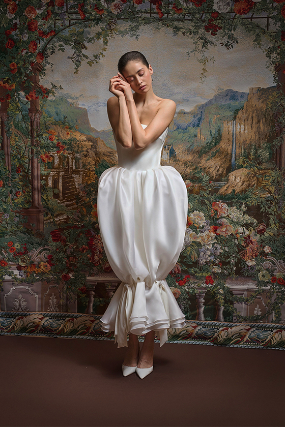 Платье миди из атласа с драпированной юбкой из шелковой органзы