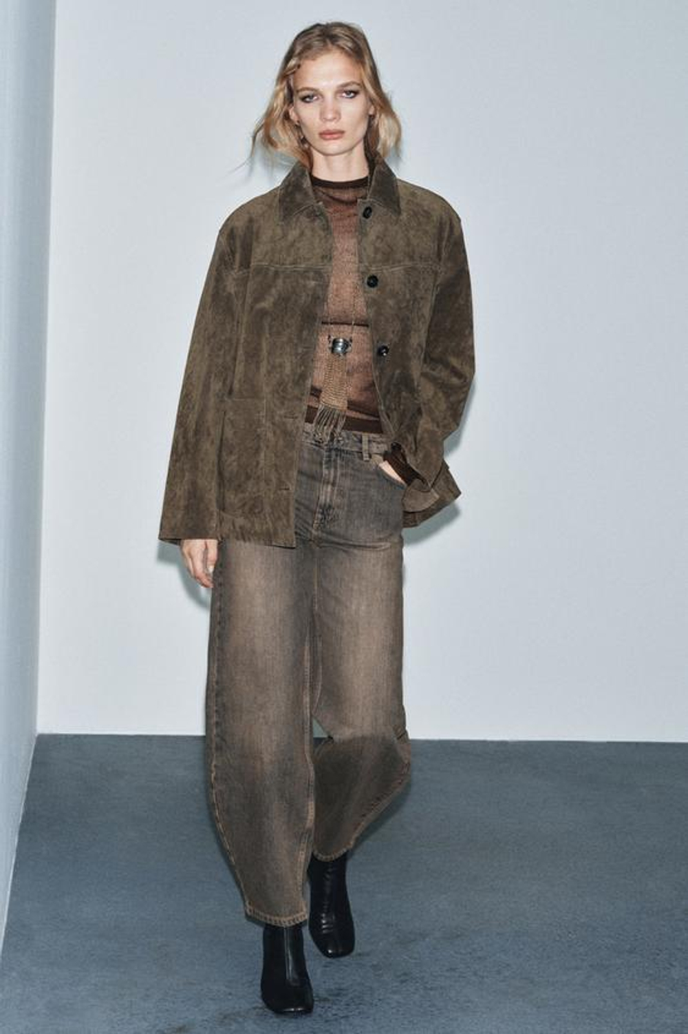 ZARA ДЖИНСЫ ZW COLLECTION BARREL СО СРЕДНЕЙ ПОСАДКОЙ, КОРИЧНЕВЫЙ