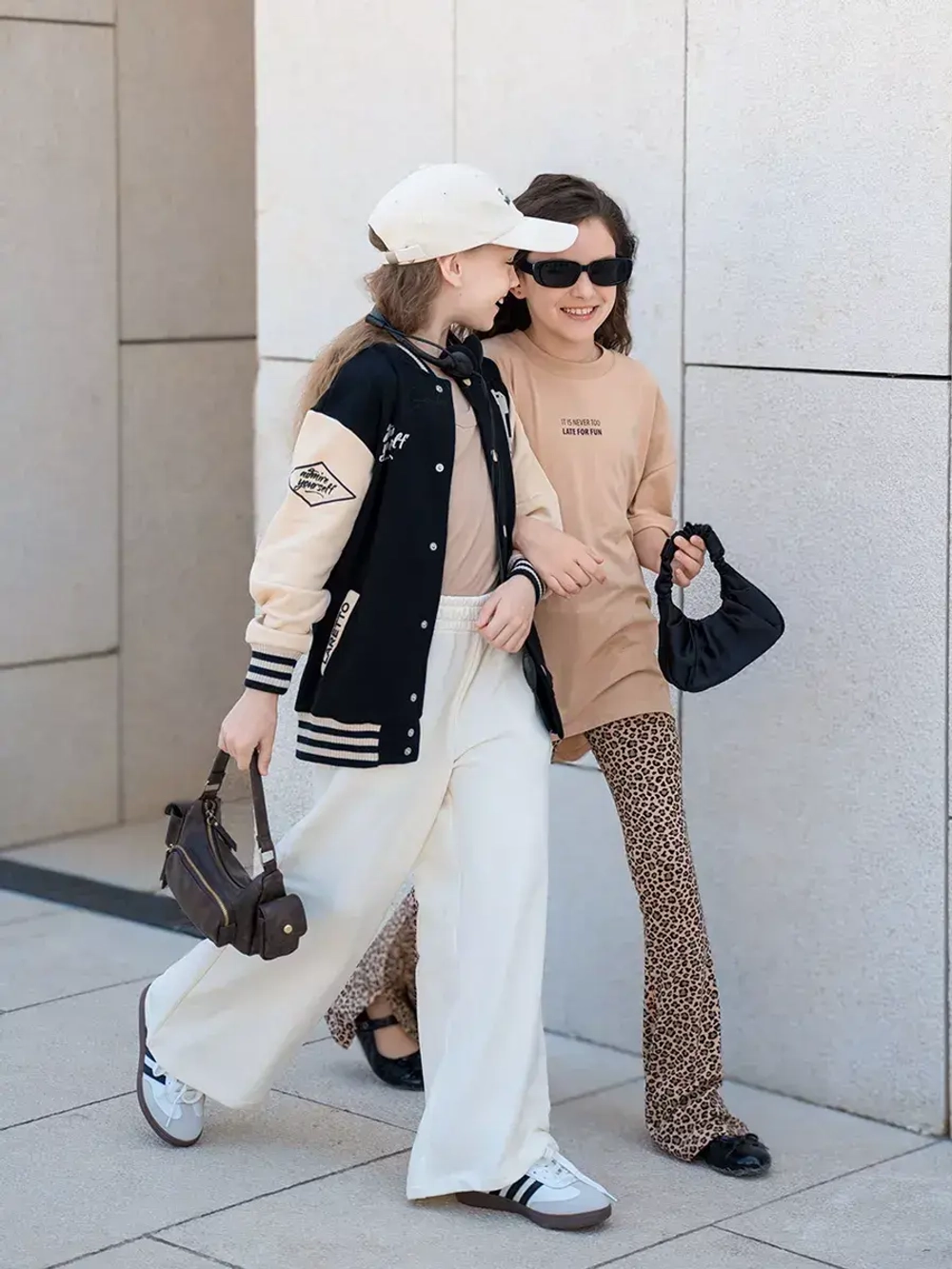 Черный бомбер для школы и сада