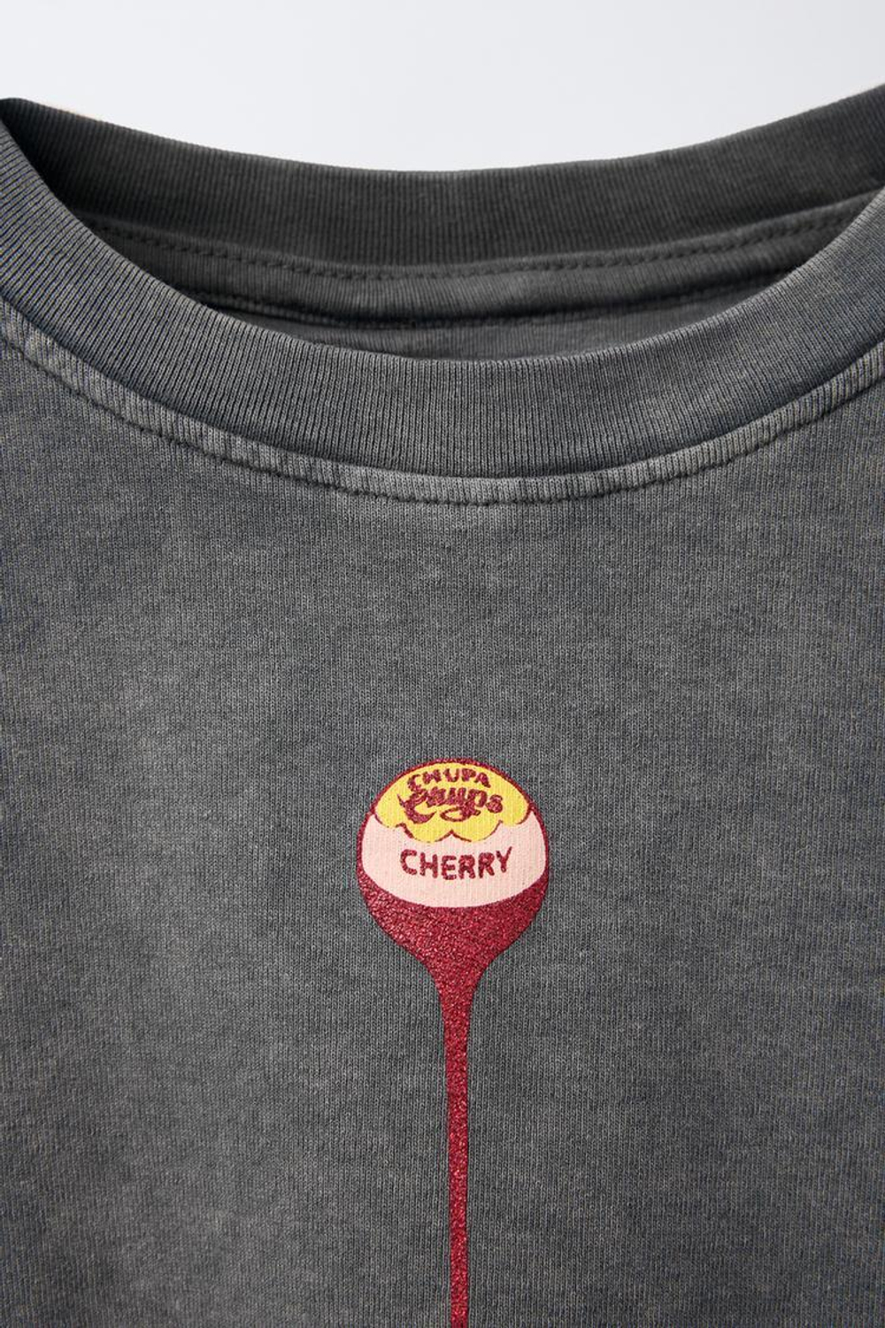 ZARA ФУТБОЛКА С ПРИНТОМ CHUPA CHUPS ®, АНТРАЦИТОВО-СЕРЫЙ