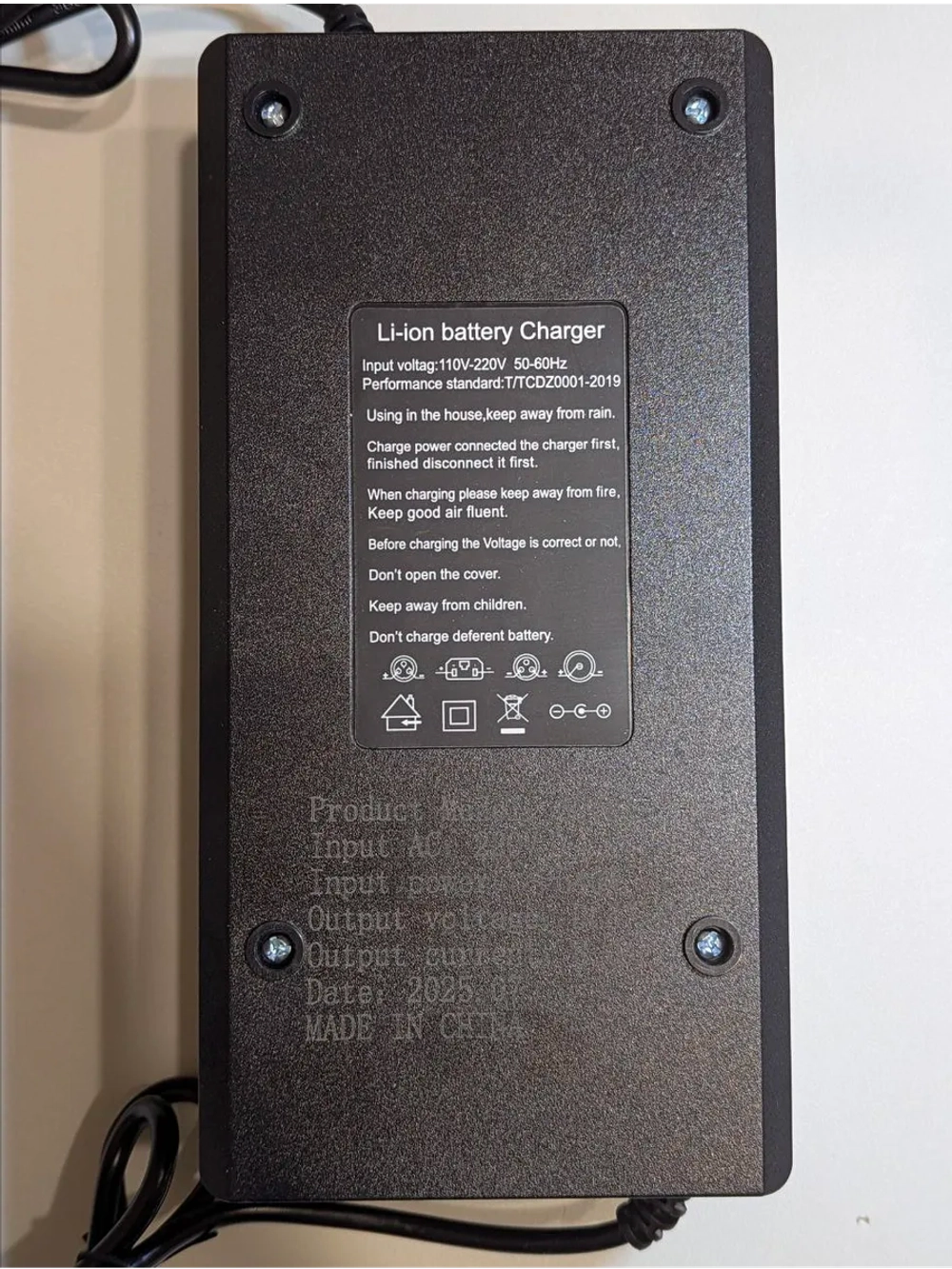 +t Зарядное устройство 8А 3-pin для электровелосипеда