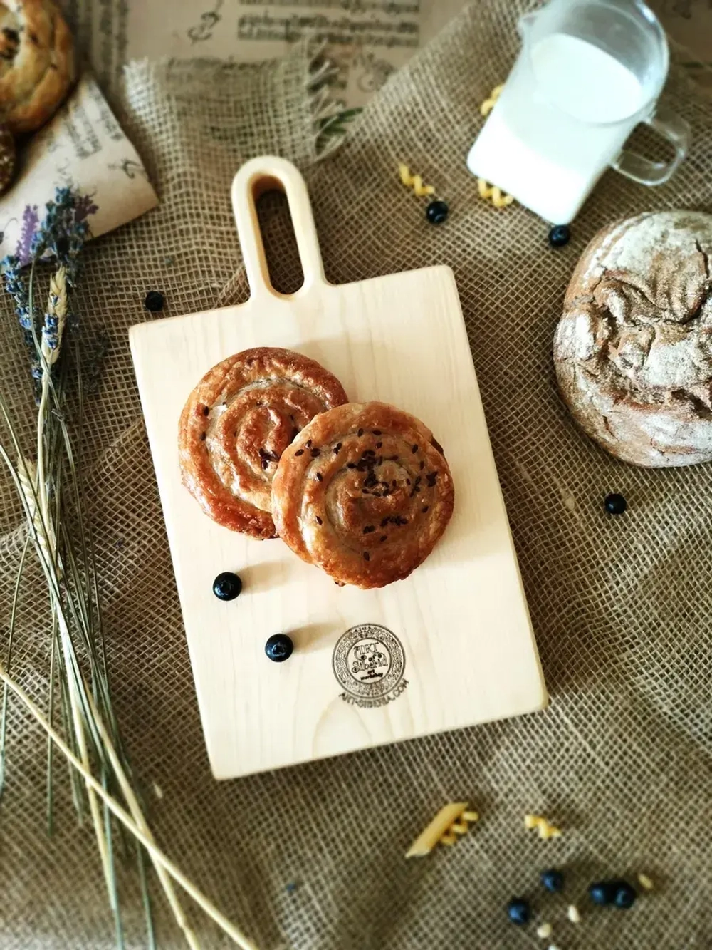 Доска разделочная из дерева сервировочная "Петля"