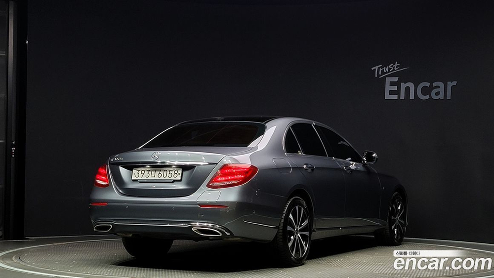 Mercedes-Benz E-Class W213 E300e Exclusive (12.2019)