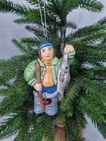 Елочная игрушка из фарфора Рыбак