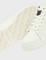 Кроссовки GUESS