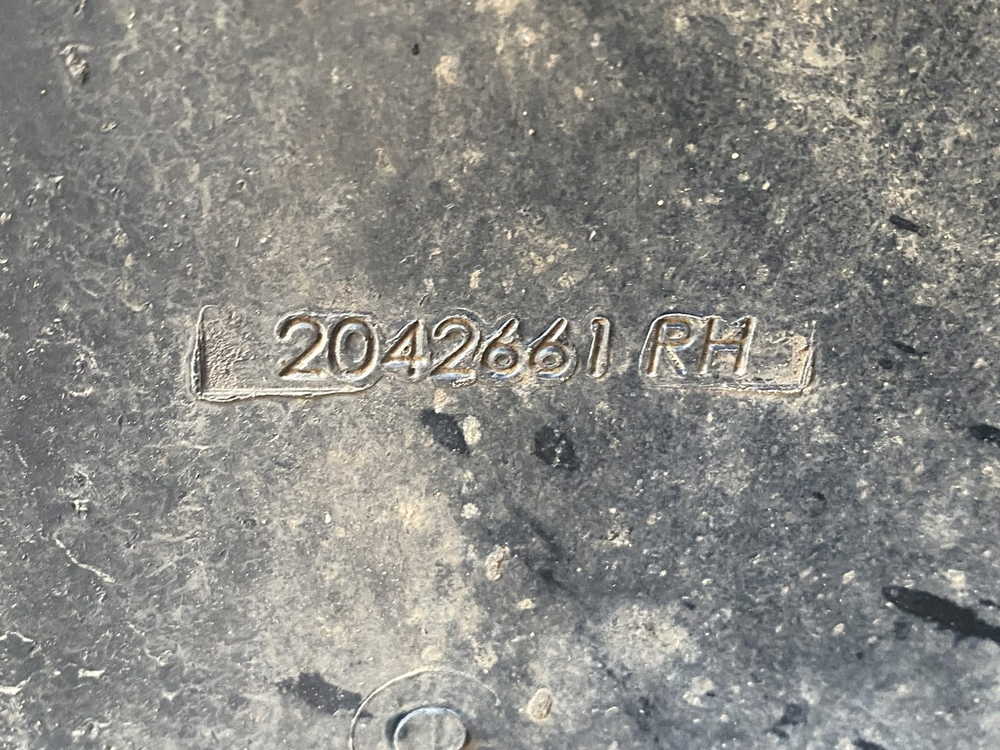 Крыло (дефект) переднее правое задняя часть 2019г