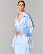 Блуза свободного кроя с отделкой французским кружевом