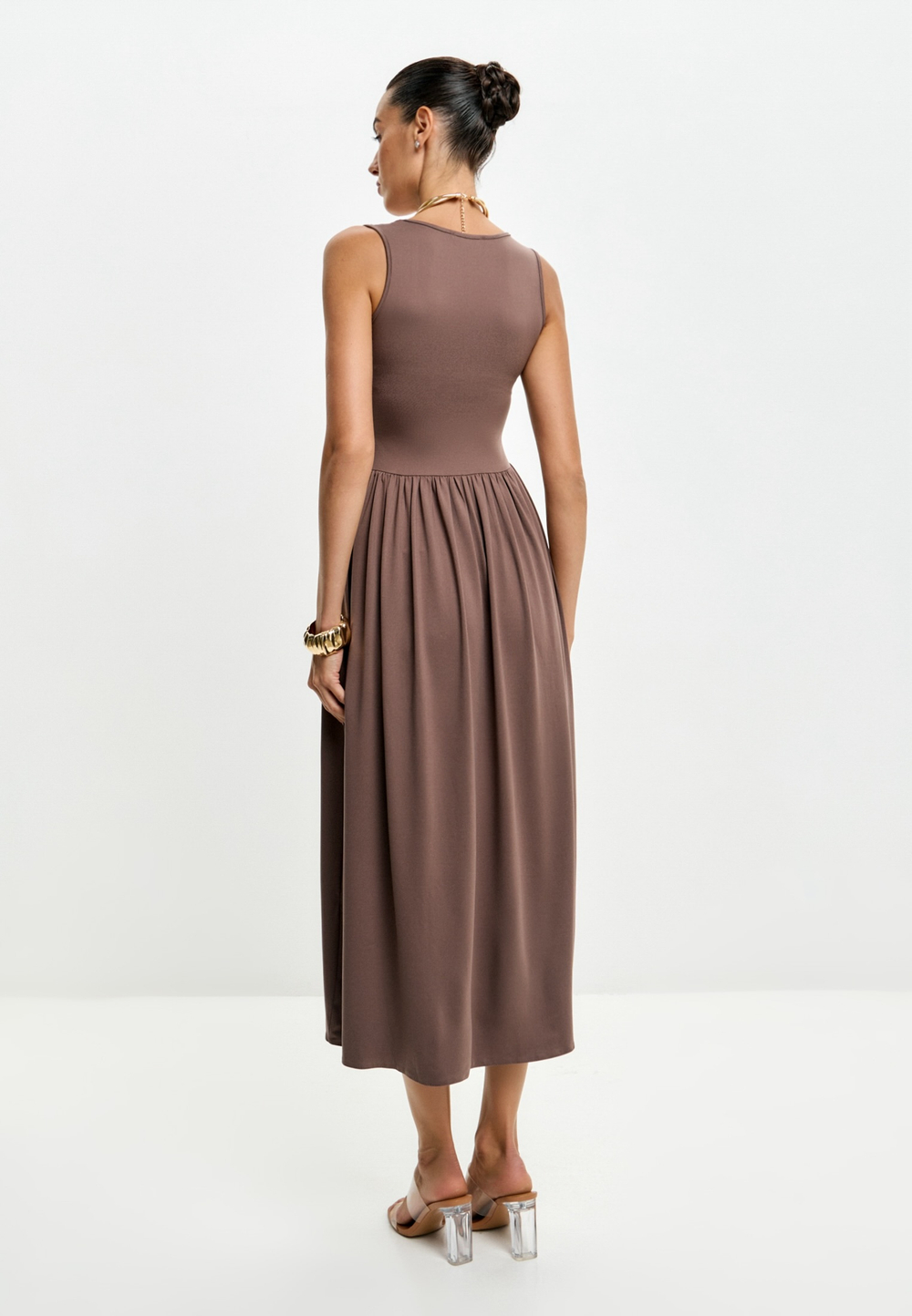 Платье с драпировкой коричневое