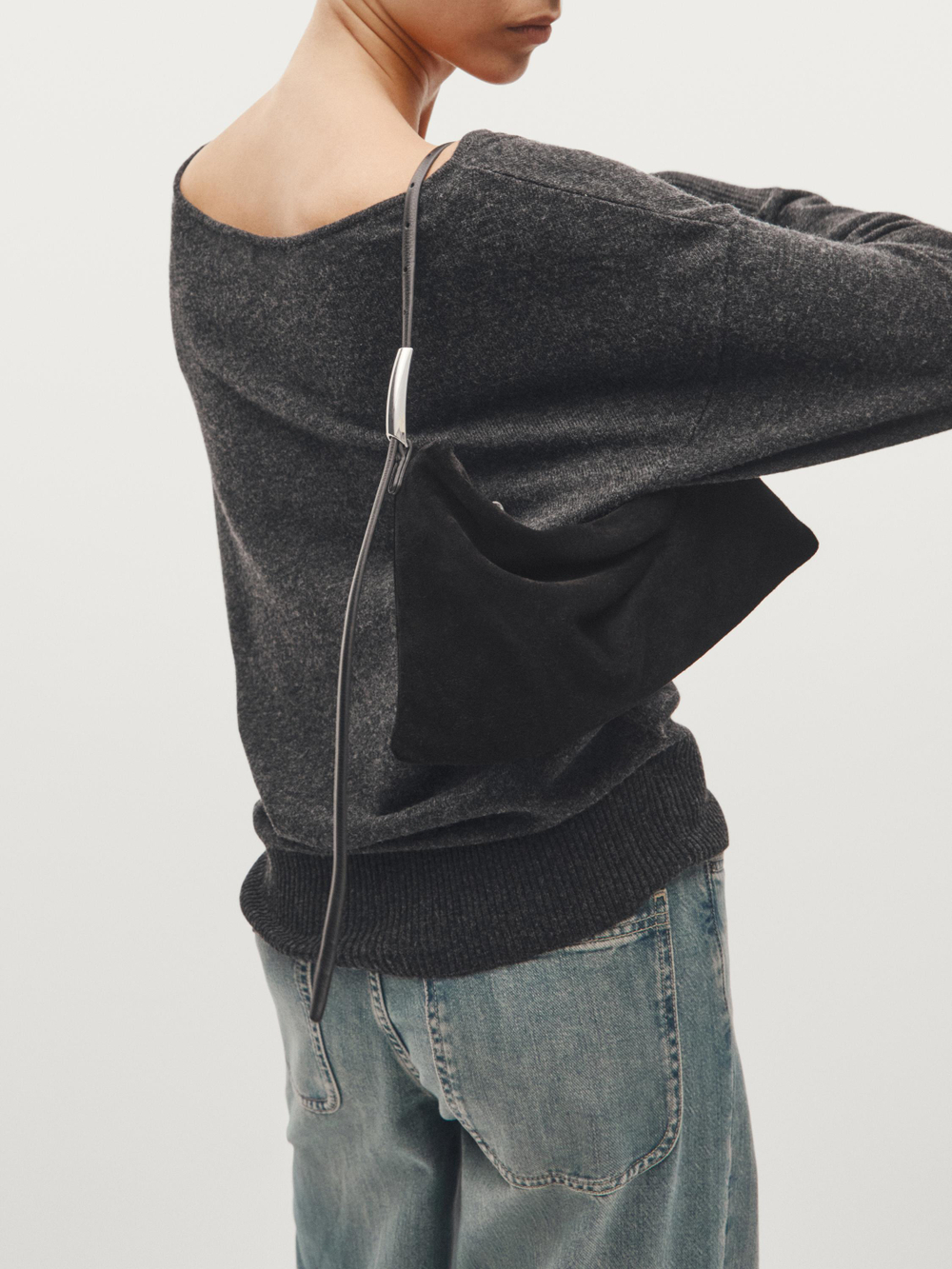 Massimo Dutti Маленькая сумка из замши, черный