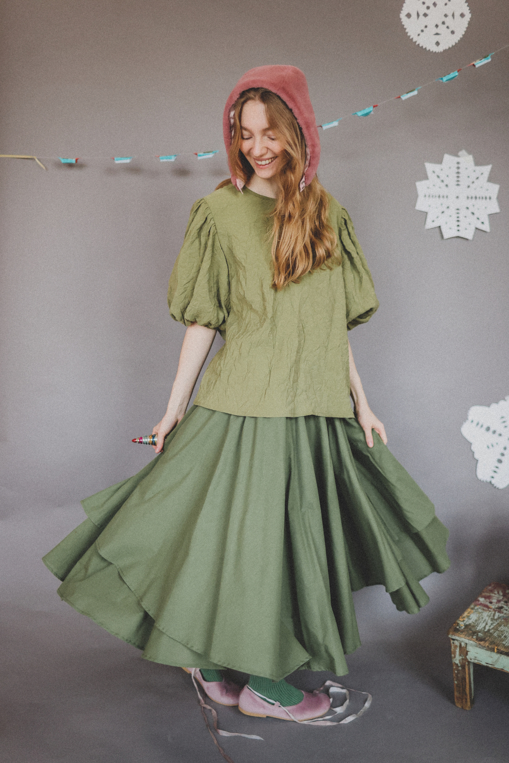 Юбка асимметричная двухслойная из пыльно-зеленого батиста