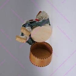 Сувенирная кукла на шкатулке Бабушка с ножницами