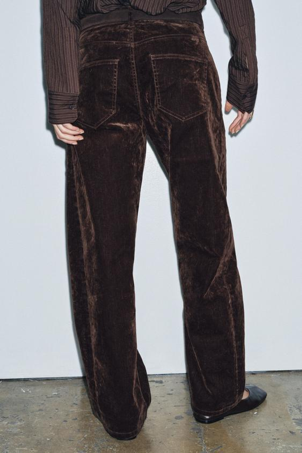 ZARA ДЖИНСЫ BALLOON-FIT С ВЫСОКОЙ ПОСАДКОЙ И ФЛОКИРОВАНИЕМ — ZW COLLECTION, КОРИЧНЕВЫЙ