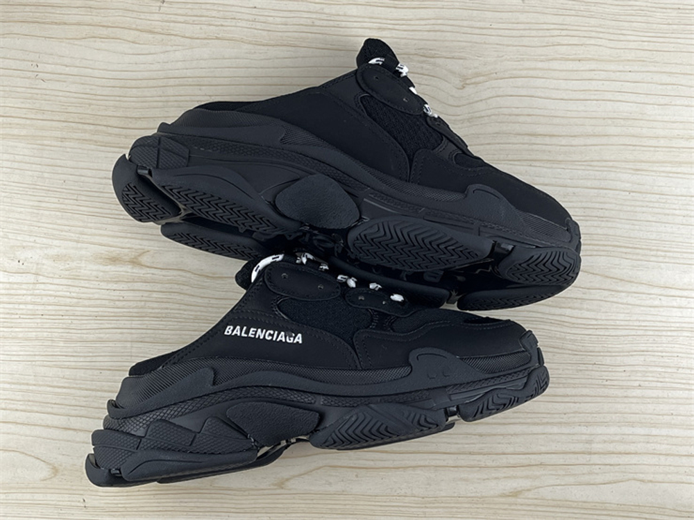 Balenciaga Triple S Mule 755686-W3SM2-1000