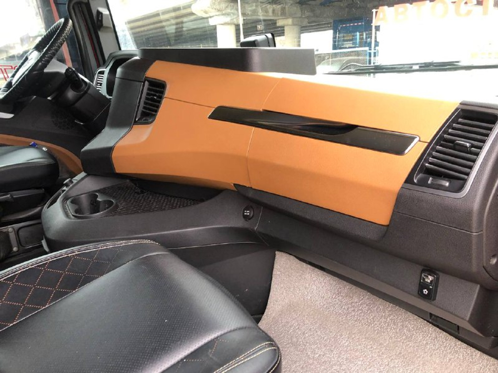 Shacman (Shaanxi) SX* 4x2 Седельный тягач SX4188YY381 (Дизельный, 12,5 л, 473 л.с., АТ)