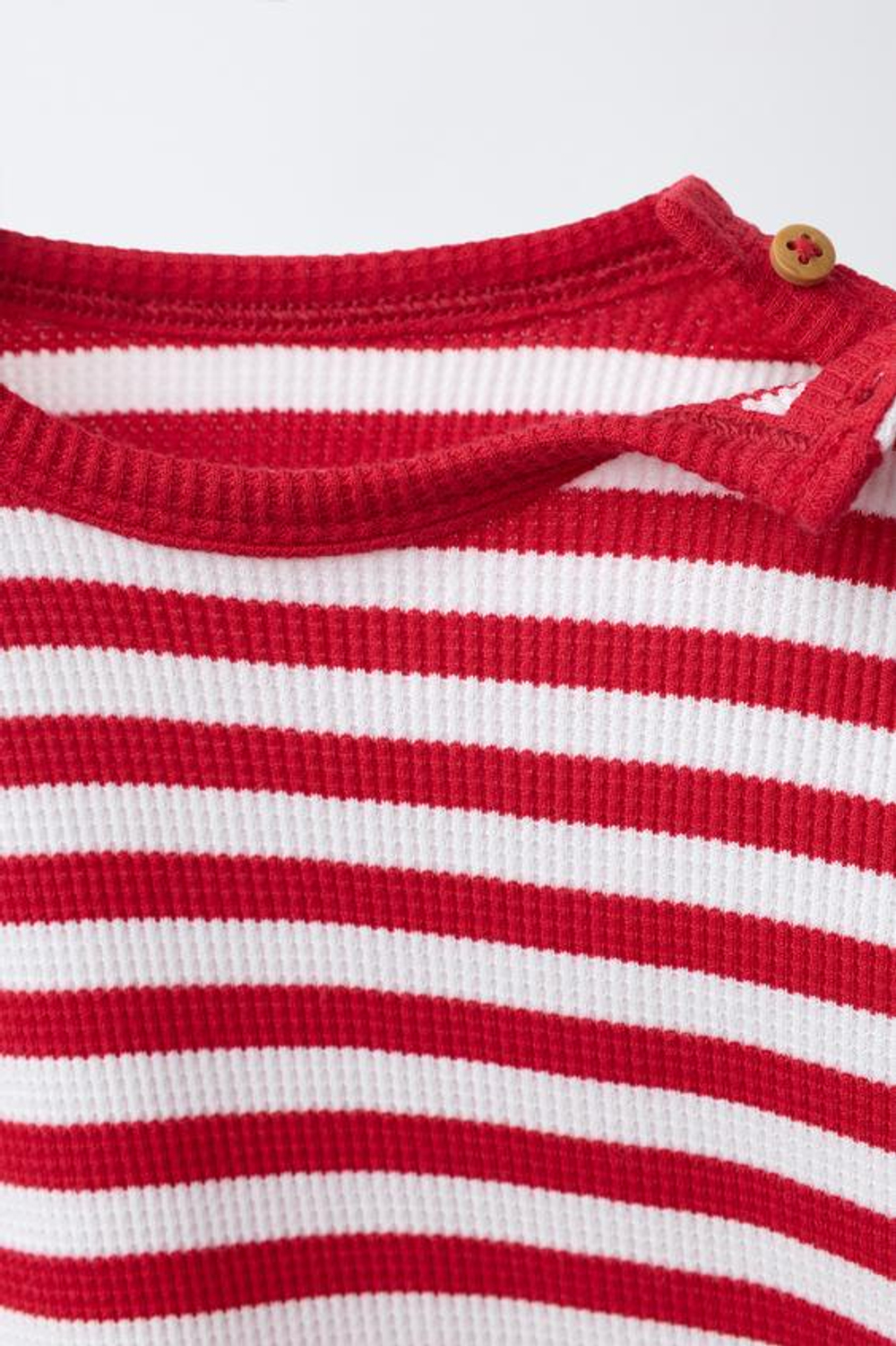 ZARA КОМПЛЕКТ ИЗ ФУТБОЛКИ И ШОРТОВ WAYAS WAFFLE, КРАСНЫЙ