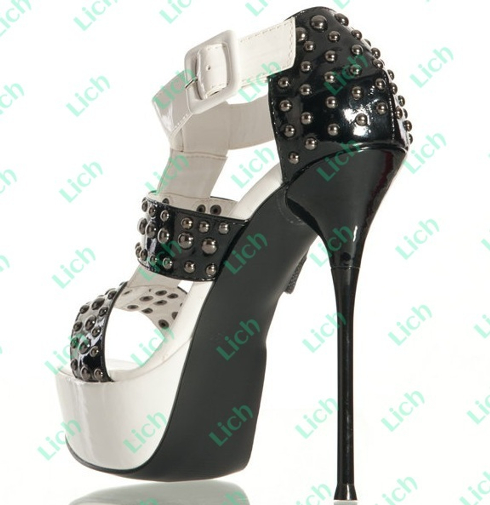 Туфли с металлическими заклепками