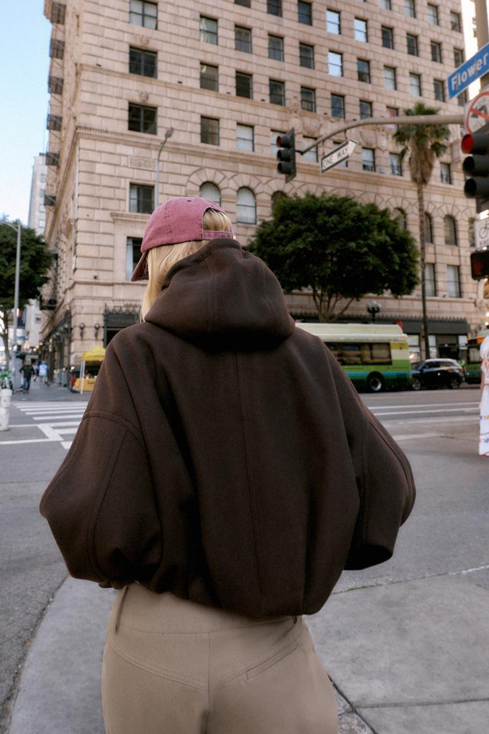 ZARA БОМБЕР ОВЕРСАЙЗ С КАПЮШОНОМ ИЗ МЯГКОЙ ТКАНИ, КОРИЧНЕВЫЙ