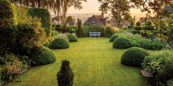 English Gardens: From the Archives of Country Life Magazine