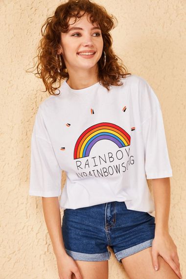 Qadın üçün geniş ölçülü ağ t-shirt Rainbow 10501027