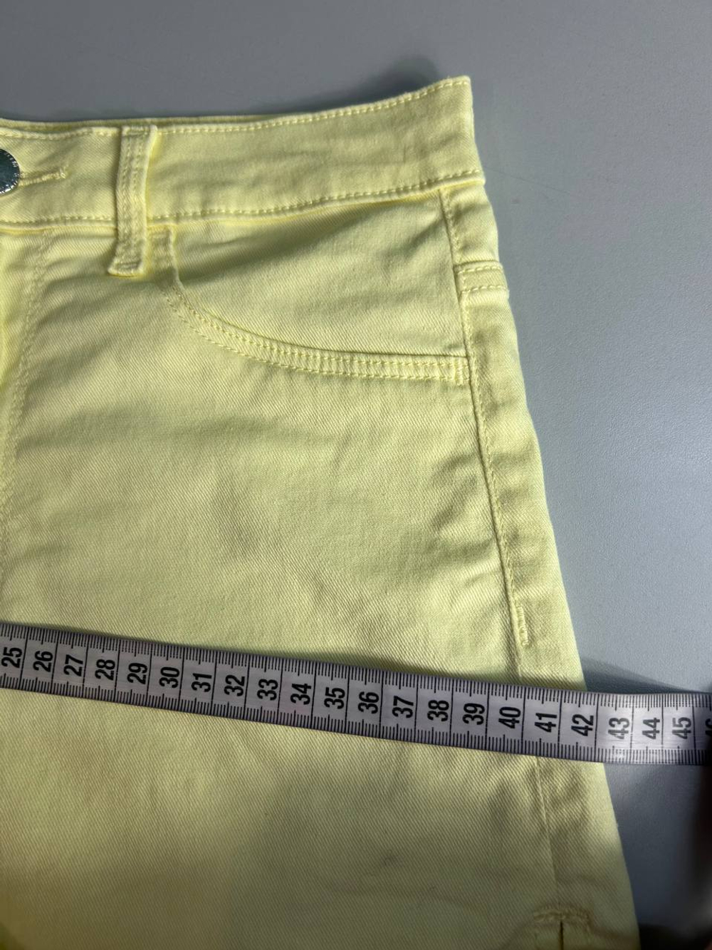 Шорты солнечного цвета, маркировка 34, визуально на 40 размер