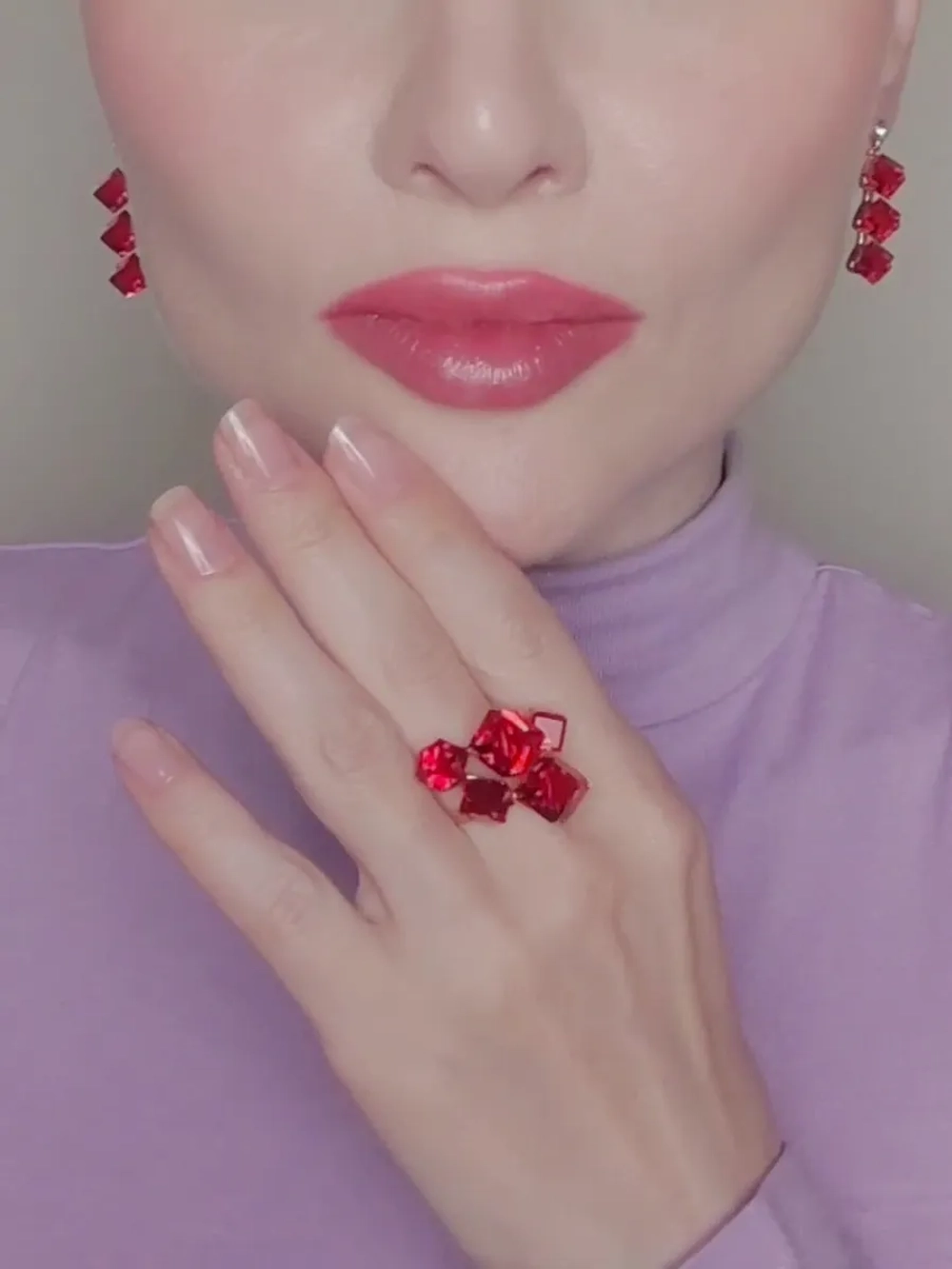 Кольцо коктейльное Мираж с красными кубиками Swarovski