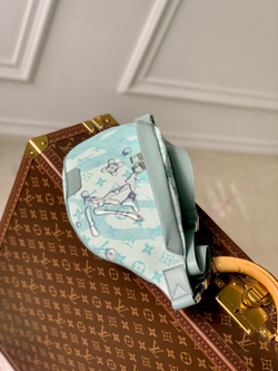 Louis Vuitton Discovery Bumbag