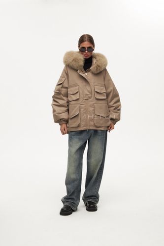 Бежевая объемная укороченная парка с капюшоном