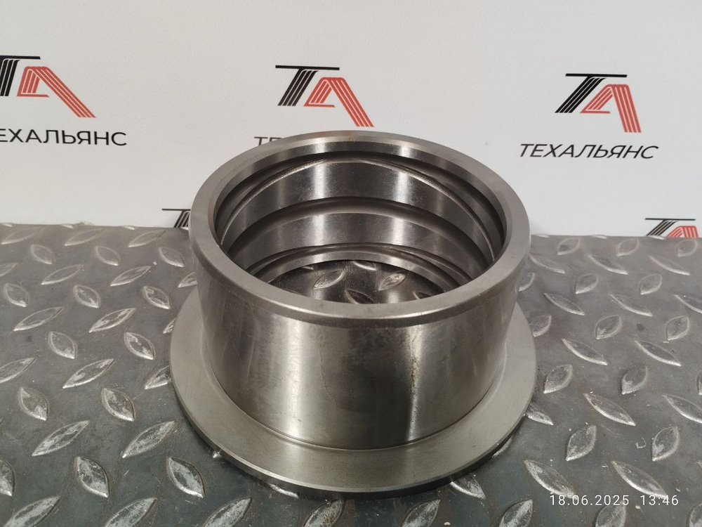 Втулка 195-50-41140