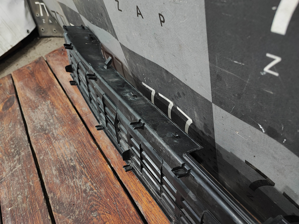 Накладка заднего бампера Toyota Land Cruiser 300 21-нв Б/У Оригинал 5216260130